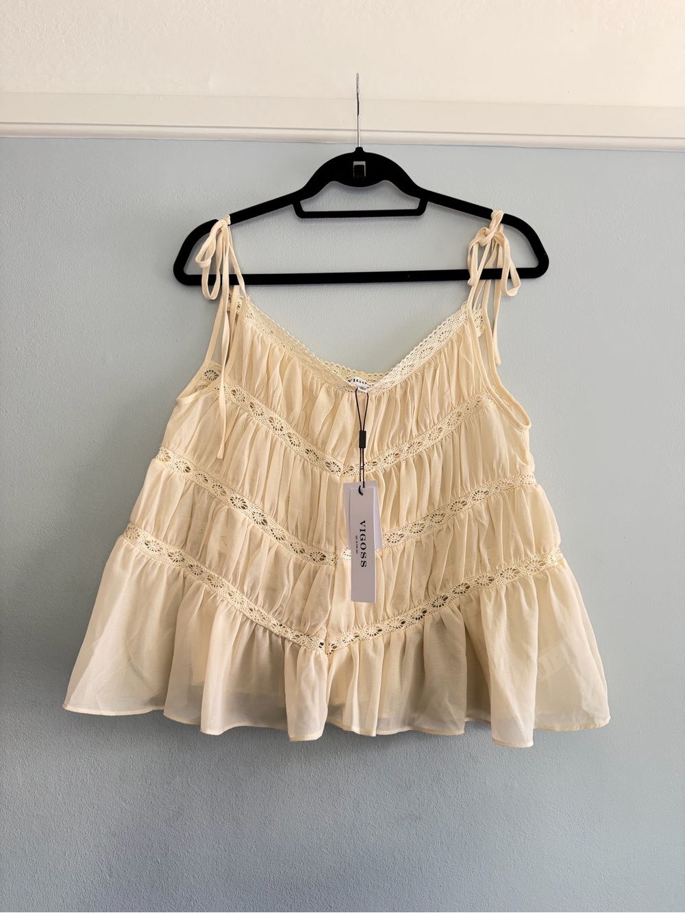 NWT - Vigoss Cream Lace-Trim Ruffled Tie-Strap Cami (L)